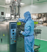  中位列前两位的厂